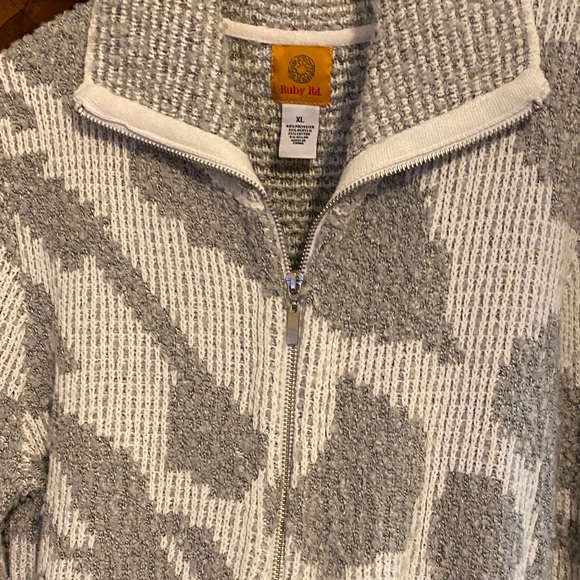 Ruby Rd. Textured Gray and White Sweater - Picture 4 of 6